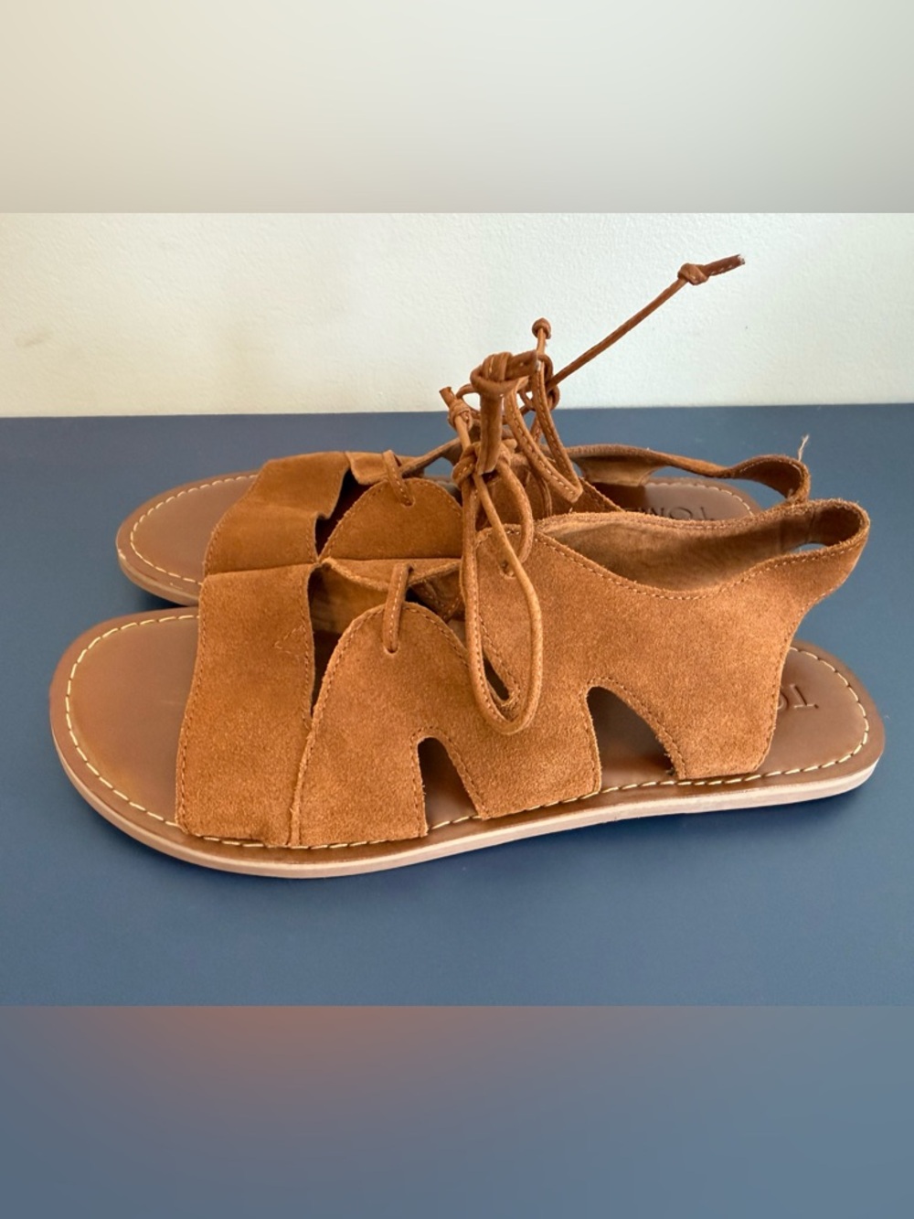Toms Women’s 8 Calipso Suede Gladiator Sandals Flats Laced Open Toe Cinnamon